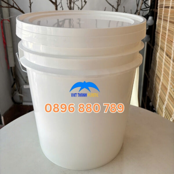 Thùng nhựa đựng sơn 22 lít VT24S thiết kế quai sắt và nắp kín chống tràn
